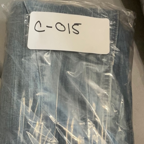 B Street. Denim skirt size 20w. Faded. Distressed and jeweled pockets - Picture 10 of 10